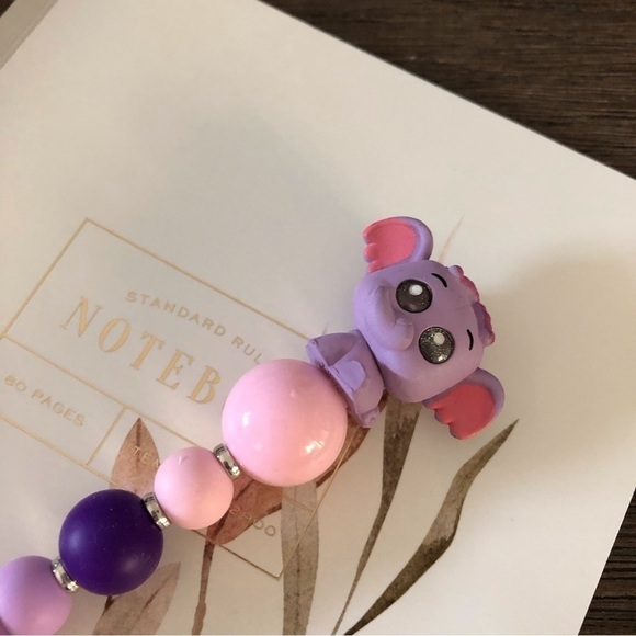 Disney doorables: Winnie the Pooh: Lumpy handmade beaded pen - Picture 1 of 3